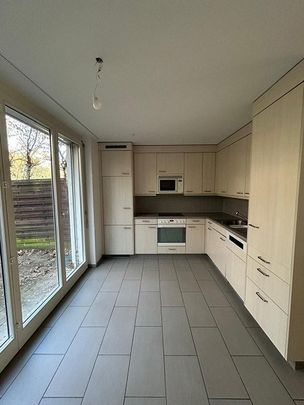 Wohnen im Grünen - grosszügige 4.5-Zi-Wohnung mit Gartensitzplatz - Foto 1