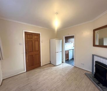 Longspring, Watford - Photo 1