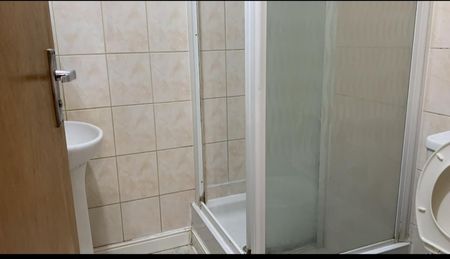 Studio Flat, Wesley Avenue, NW10 - Photo 5