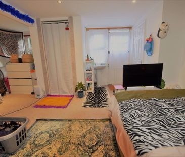 3 bedroom House in Beechwood Avenue, Leeds - Photo 3