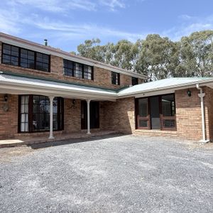 Large Rural Family Home - Photo 3