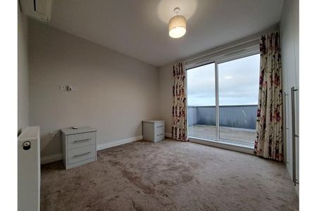 2 bedroom penthouse to rent - Photo 5