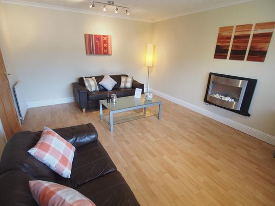 3 bedroom semi-detached house to rent - Photo 1