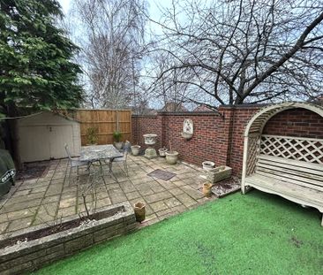 2 bedroom Maisonette in Chives Place, Warfield - Photo 6