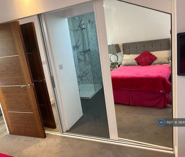 2 bedroom penthouse to rent - Photo 6