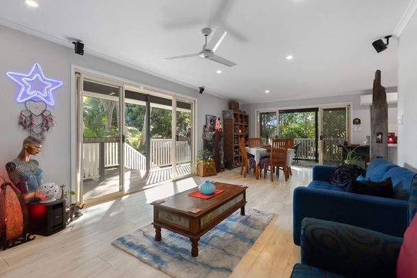 Charming Queenslander with Mountain Views and Outdoor Entertaining - Photo 1