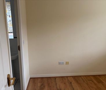 4 bedroom Detached house to let - Photo 3