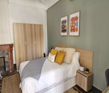 Room in a shared 7-bedroom apartment for rent in la Dreta de l'Eixample. - Photo 4