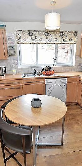 1 bedroom in a house share to rent - Photo 1