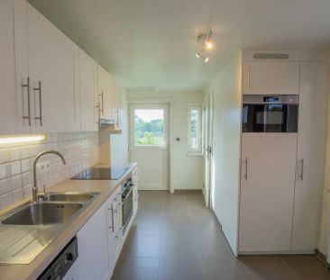 Gerenoveerde halfopen bebouwing met 3 slaapkamers, tuin en 2 autost... - Photo 6