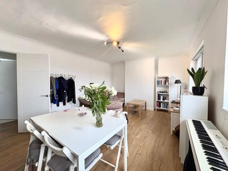 The Parade, Frimley, Camberley, Surrey, GU16 - Photo 2