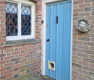 2 bedroom semi-detached house to rent - Photo 5