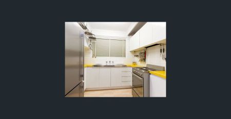 Stylish Two-Bedroom Townhouse in the Heart of the City - Photo 5