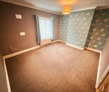 Cross Street - Photo 4