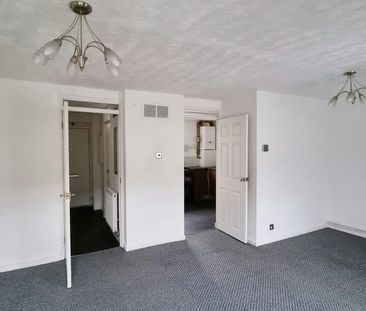 Terraced House to rent on - Photo 3