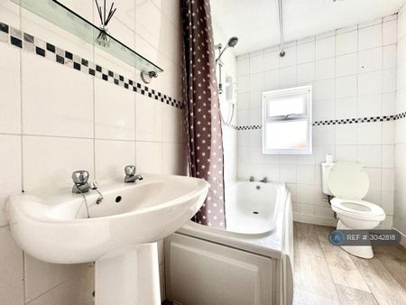 2 bedroom end of terrace house to rent - Photo 3