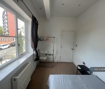 1 bedroom in a house share to rent - Photo 1