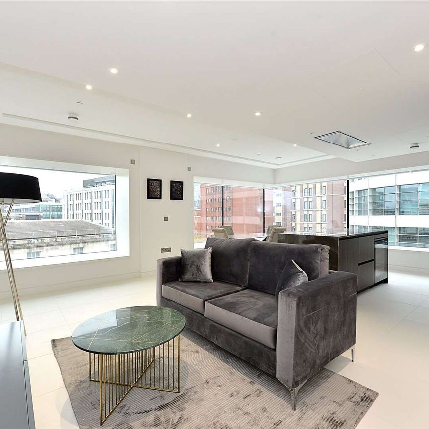 A beautifully appointed 2 bedroom apartment situated on the 6th floor of this development, well located for the City and located directly on the River Thames. - Photo 1