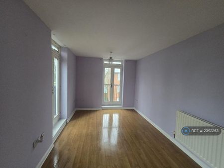 2 bedroom flat to rent - Photo 2