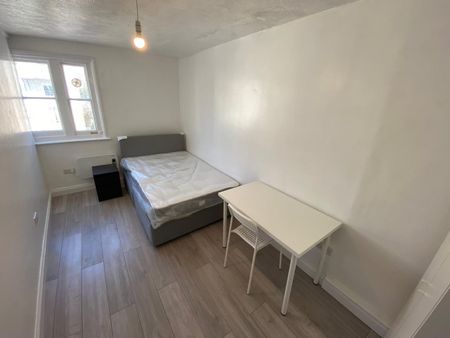 2 Bed Flat, Western Road, BN3 - Photo 2