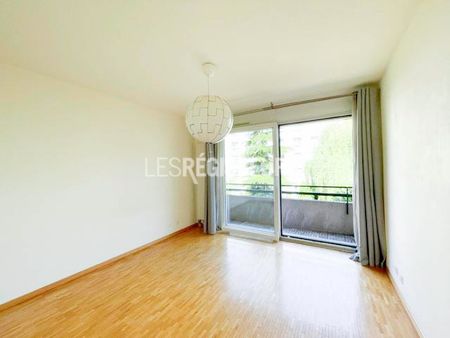 Spacieux appartement de 4 pièces avec deux balcons situé au 2ème étage - Photo 3