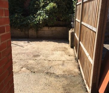 Room in a Shared House, Portswood Road, SO17 - Photo 6