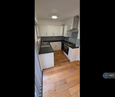 2 bedroom semi-detached house to rent - Photo 4