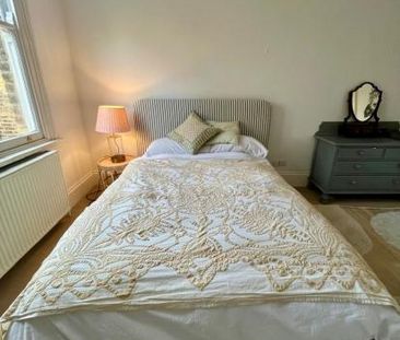 Spacious Double Room close to Battersea Park- Available from Nov 3 - Photo 4