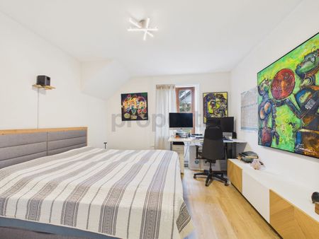 Zentrale & Ruhige Lage, Helle Räume, Gepflegte Substanz mit Wertsteigerungspotenzial, Keller & Parkplatz! - Photo 3