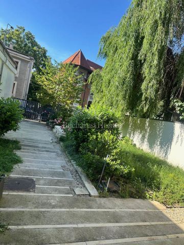 Very Special Three Bedroom House With Rose Garden - Piata Romana, Downtown - Photo 4