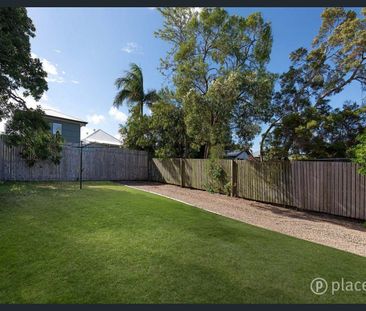 Charming Queenslander in Sought After Locale! - Photo 4