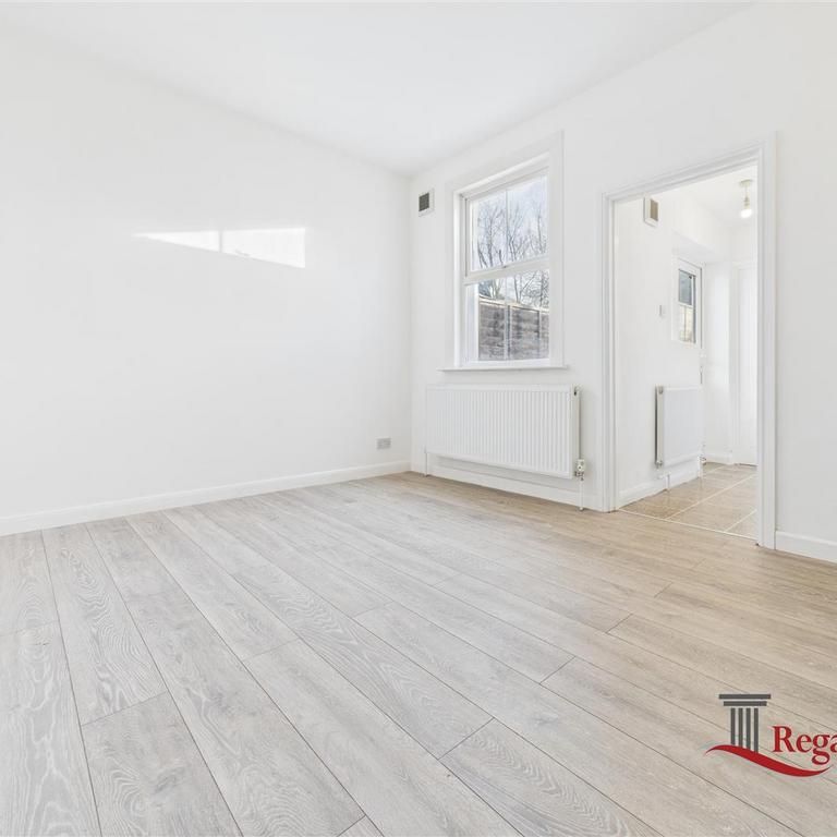 4 bedroom terraced house to rent - Photo 1