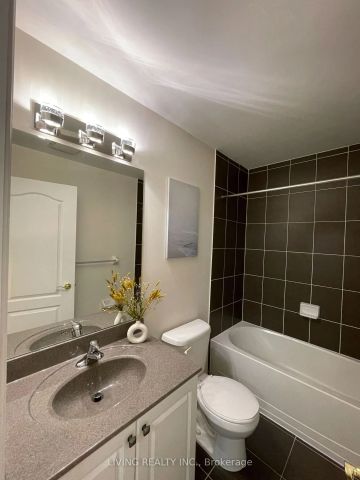 Condo Townhouse For Lease | N9255946 - Photo 4