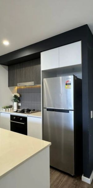 Bright & Spacious 2-Bedroom Apartment in the Heart of Macgregor - Photo 1