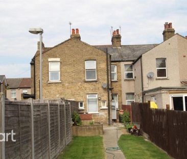 3 bedroom terraced house to rent - Photo 2
