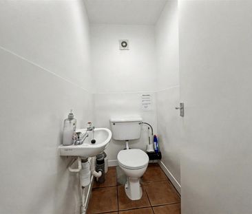 1 Bedroom Flat / Apartment to let - Photo 3