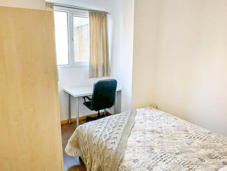 4 bedroom terraced house to rent - Photo 5