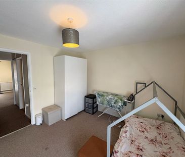 Cypress Grove, Ash Vale, Aldershot, GU12 - Photo 3