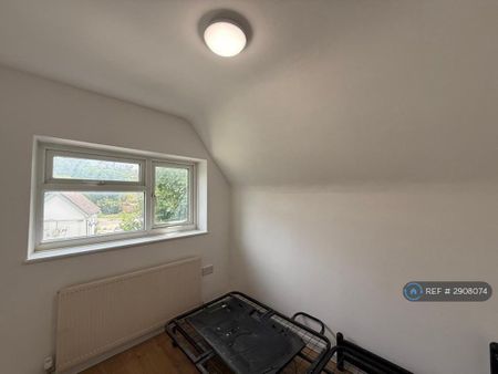 4 bedroom detached house to rent - Photo 5
