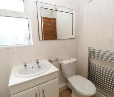 3 bedroom private hall to rent - Photo 2