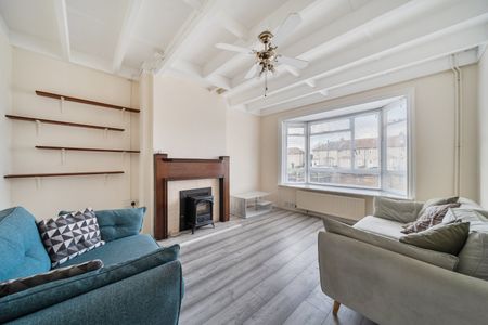 Kingsholm Gardens, London, SE9 - Photo 3