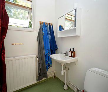 Ljus fin tvåa i lugnt skogsnära område - Foto 4