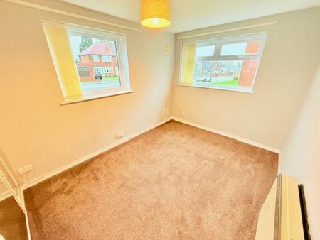 2 bedroom Flat To Let - Photo 2