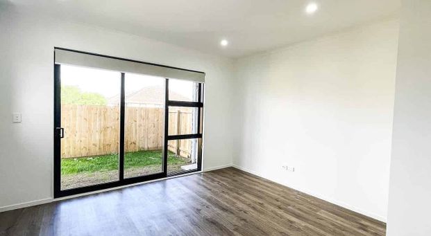 Near-New 3-Bed, 2-Bath Townhouse - Mt Roskill - Photo 1