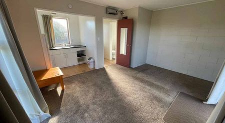 Charming Bay View 1BR Flat with Garden - Photo 2