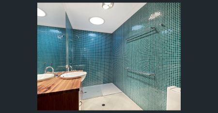 Family Residence in the Heart of Coorparoo! - Photo 4