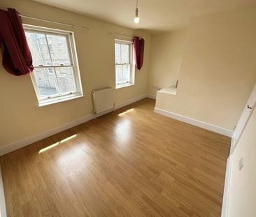 Terraced House to rent on - Photo 5