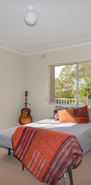 Convenient 2 Bedroom Apartment Close to Everything - Photo 1