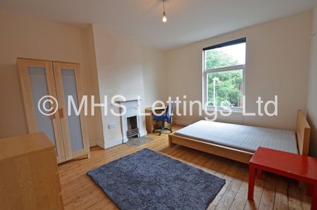 3 Bedroom Mid Terraced House for rent in Beechwood Grove - Photo 4