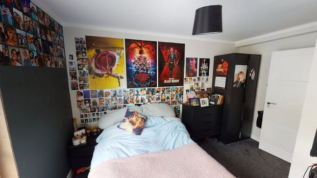 4 bedroom flat to rent - Photo 1